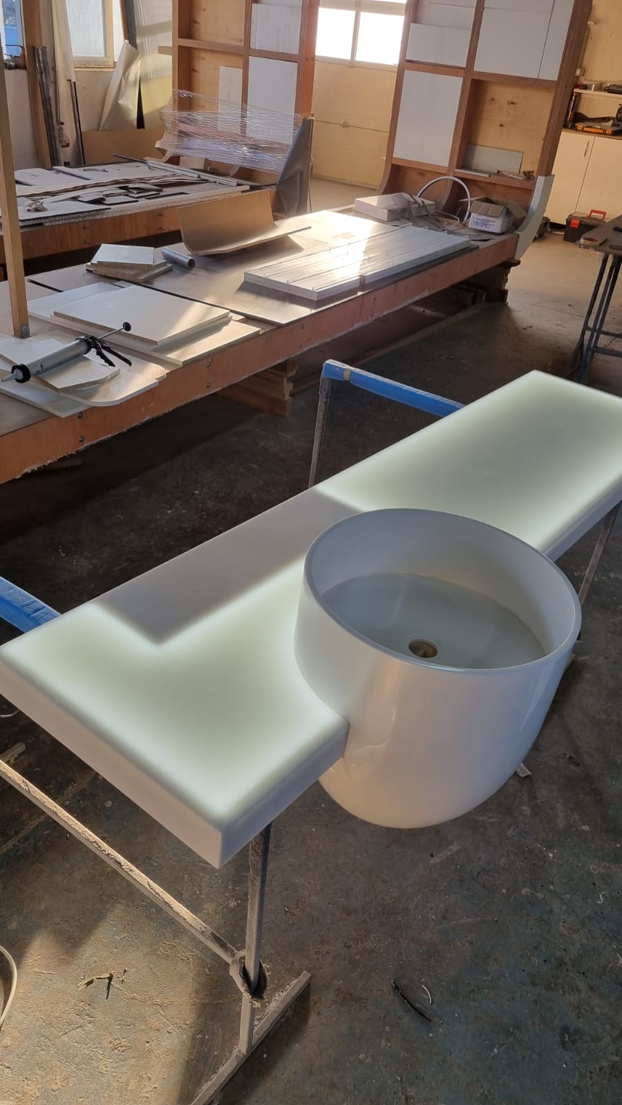 A backlit basin top with a round basin in the workshop