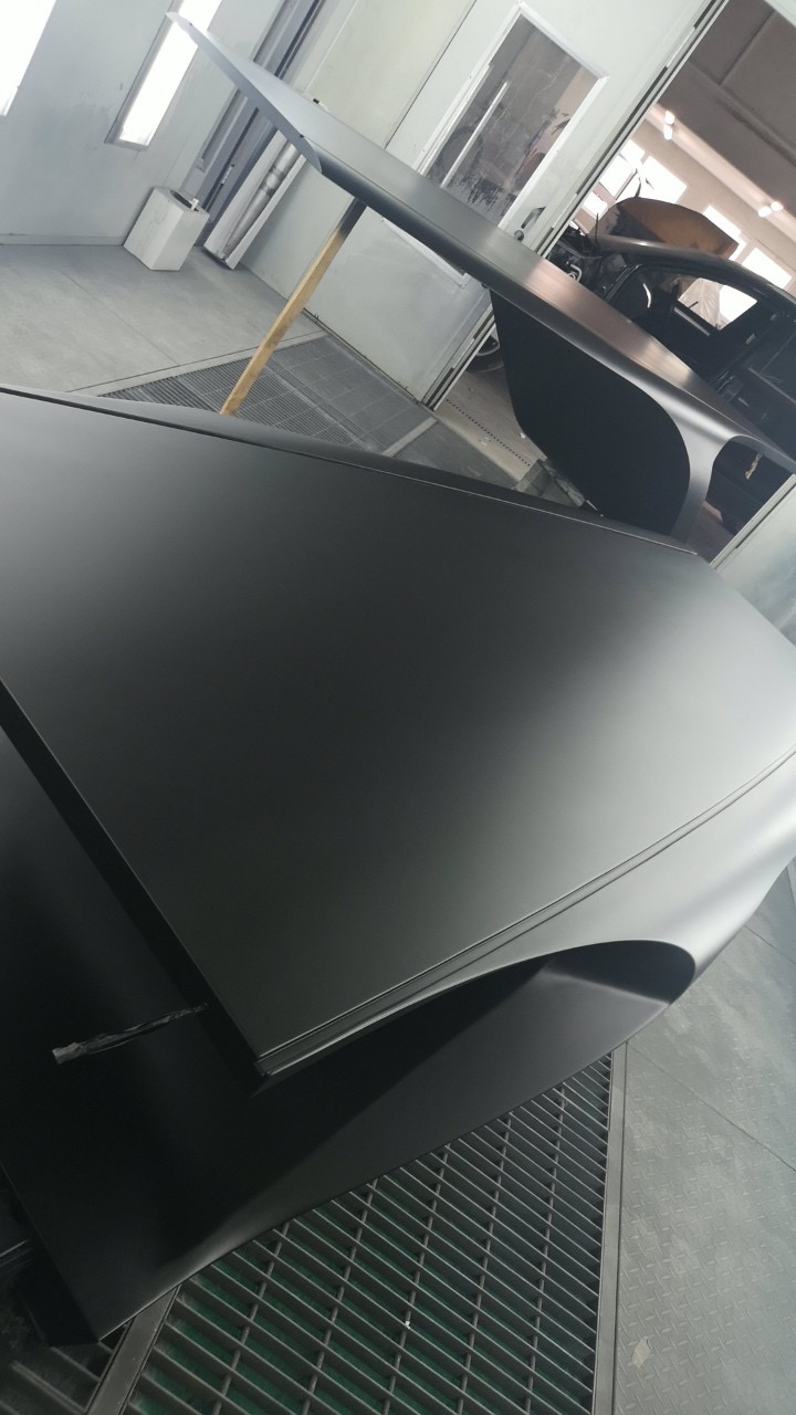 The table in matt black in the spray booth